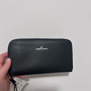 Sleek Black Zipper Wallet